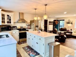 The Winnisquam Jewel-An Elegant Lakefront Retreat - 9