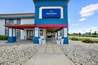 AmericInn by Wyndham Beloit - 9