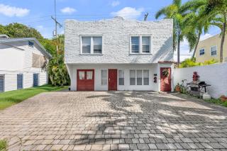 Bright and Airy Apartment on Flamingo Dr - 8
