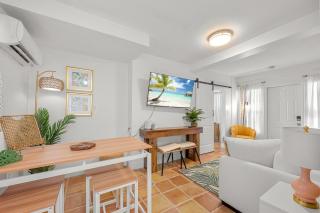 Bright and Airy Apartment on Flamingo Dr - 1