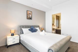 Stunning City Views--Spacious 3 Bedrooms Apartment--Mascot - 4
