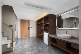 Ouchen International Sky River Hotel (Monument to the people's Liberation Pedestrian Street Store, Chongqing) - 2