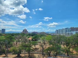 Modern 1 br in Park Mckinley West with Breathtaking view fast internet - 3