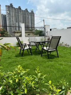 Independent House with Garden - 8