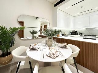 Serene Palette 1BR in Binghatti Azure with Gym & Pool - 1