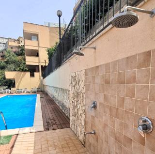 Mediterranean Apartment Pool & Parking - 1