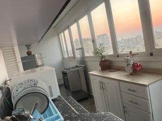 Downtown horizon 2BR sunny apartment - 2
