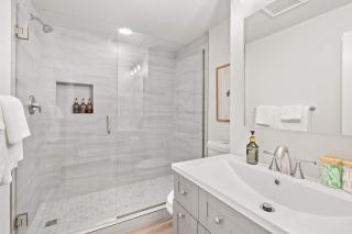 Bellevue 3BR Retreat Walk to Trails & Near Lake - 7