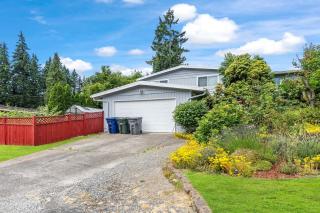 Bellevue 3BR Retreat Walk to Trails & Near Lake - 5