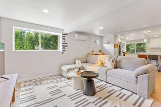 Bellevue 3BR Retreat Walk to Trails & Near Lake - 2