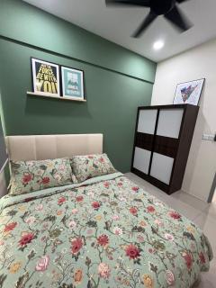 Middle Room Only in Bayan Lepas Shared Bathroom - 9