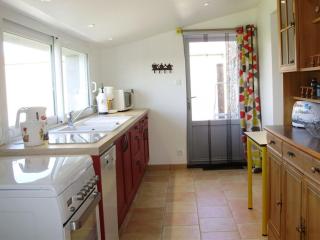 Charmant Gîte Rénové avec Jardin Privé, Cheminée et WiFi à Vairé, Vendée - FR-1-426-411 - 6