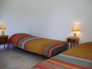 Charmant Gîte Rénové avec Jardin Privé, Cheminée et WiFi à Vairé, Vendée - FR-1-426-411 - 1