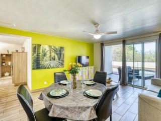 Appartement confortable avec terrasse et accès direct piscine - FR-1-786-49 - 1