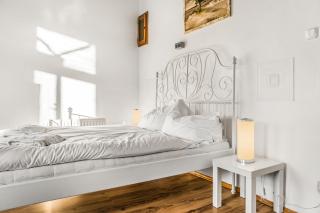 Cozy & Bright 2BR Apartment in a Peaceful Location - 3