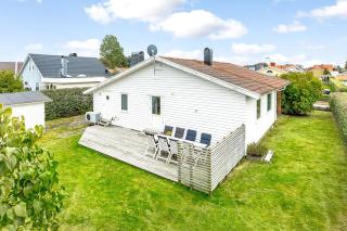 Cozy House near Beach, City & Activities - 6