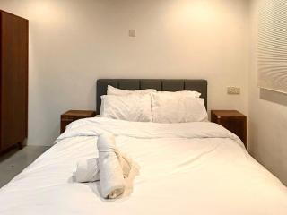 Chic Designer Bedroom near LRT SS1 PJ - 5