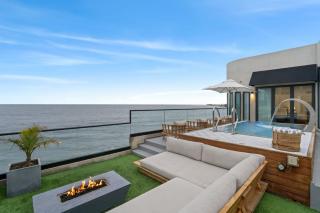 Malibu Sand Carbon Beach Suites - 8