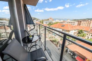 Premium View Free Parking Apartment Near Lake and Old Town - 7