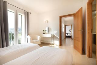 Spacious villa for 10 with private pool - 1