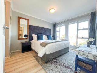 Century Hideaway with Mountain views, Security, FREE Parking - 8