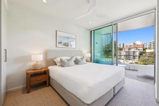 Beachfront 1-Bed Flat with Pool & Gym Access - 6