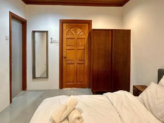 Chic Designer Family Suite near LRT SS1 PJ - 2