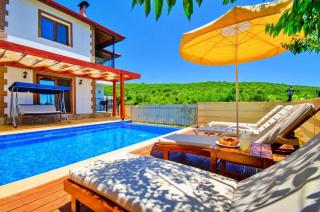 Nature Villa with Pool and Jacuzzi - 8