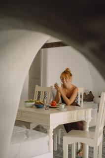 Two Authentic Cave Houses with Private Courtyard Garden - Megalochori - 8
