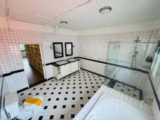 Cozy Spacious 3BR near Lumphinipark and MRT - 7