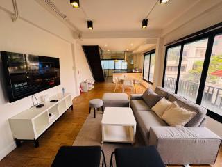Cozy Spacious 3BR near Lumphinipark and MRT - 0