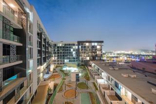 Spacious 3BR Eco Stay Masdar City Abu Dhabi Near Airport & Yas Island - 0