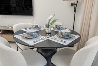 Spacious 3BR Eco Stay Masdar City Abu Dhabi Near Airport & Yas Island - 1