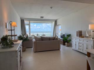 Nicky's Seaview - 1