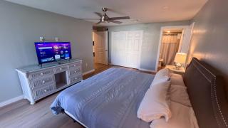 Direct Beach Pools & Sun Deck - Stylish - Clean - 8