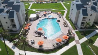 Direct Beach Pools & Sun Deck - Stylish - Clean - 7