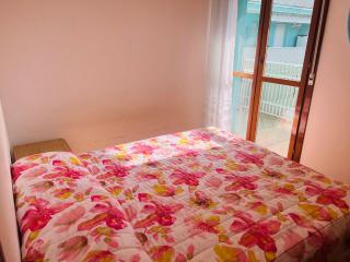 Experience comfort by the pool - 7