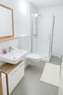 Gemeinschaftsunterkunft Doppelzimmer für max 8P I 2 Bäder I Küche I einzeln oder komplett buchbar - 8