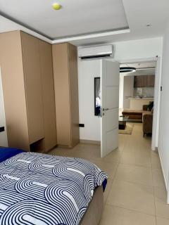 Bright Modern2 bedroom Apr3 minutes away from a&c mall EAST LEGON - 1