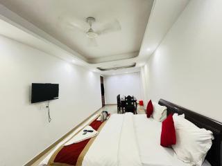 Hotel Lotus Villa - Near Nehru Enclave Metro Station - 3