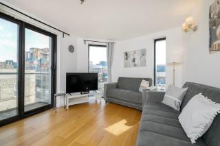 2 Bedroom Apartment near City Airport - 3