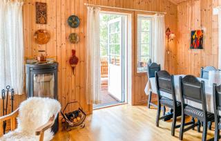 4 Bedroom Cozy Home In Straumgjerde - 4