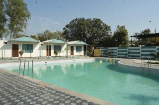 Longdrive Restaurant Hotel & Resort - 0