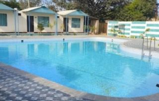 Longdrive Restaurant Hotel & Resort - 9