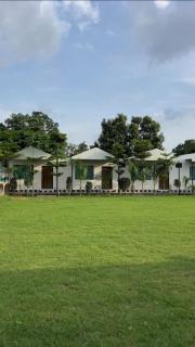 Longdrive Restaurant Hotel & Resort - 2