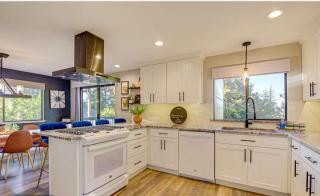 Family Paradise Hot Tub, Fire Pit n Play House - 6