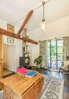 Idyllic English Thatched Cottage - The Coach House - 1