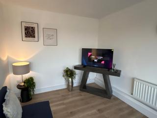 1 Great for Contractors 2BR Flat Near Harlow Station - 6