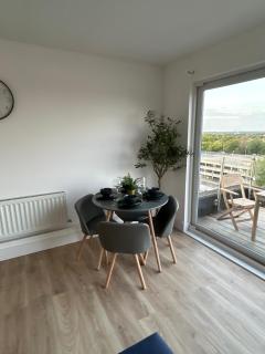 1 Great for Contractors 2BR Flat Near Harlow Station - 4