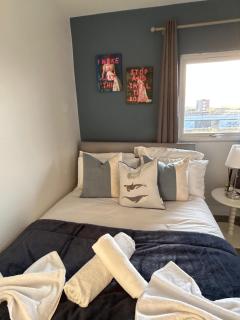 3 Perfect Stay in Harlow 2 Bedrooms, Top Location - 6